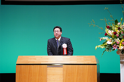 【蓮岡県議会議長】