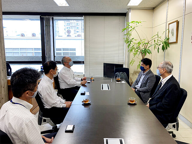 【福原会長と鍵本県教育長が意見交換】