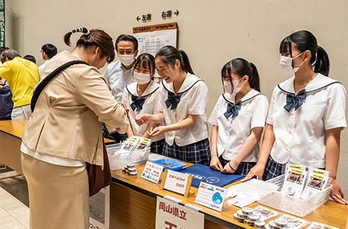 【高校生による生産物販売】